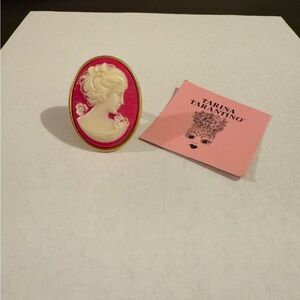 Vintage Tarina Tarantino Cameo Ring